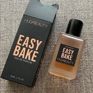HUDA BEAUTY Easy Bake Limited Edition Scent